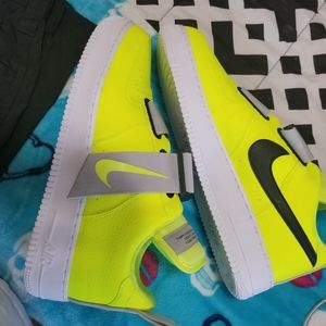 AUTHENTIC NIKE Air Force 1 Utility Volt White Blac
